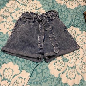 Short jeans
